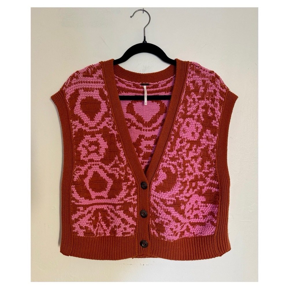 FREE PEOPLE Tapestry Vest in Cinna
Magnolia